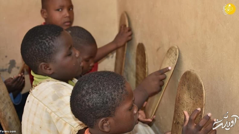 (تصاویر) کودکانی که با تخته چوبی حافظ قرآن می&zwnj;شوند